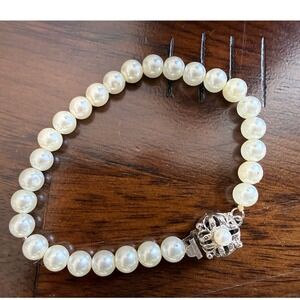 Vintage Ivory      Faux Pearl Strand Bracelet Silver Tone Filigree Clasp 6.5 "